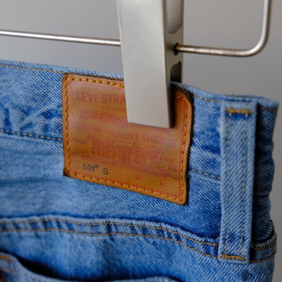Levi's 501 Filiforme Skinny Jeans with Rips - Picture 6 of 7